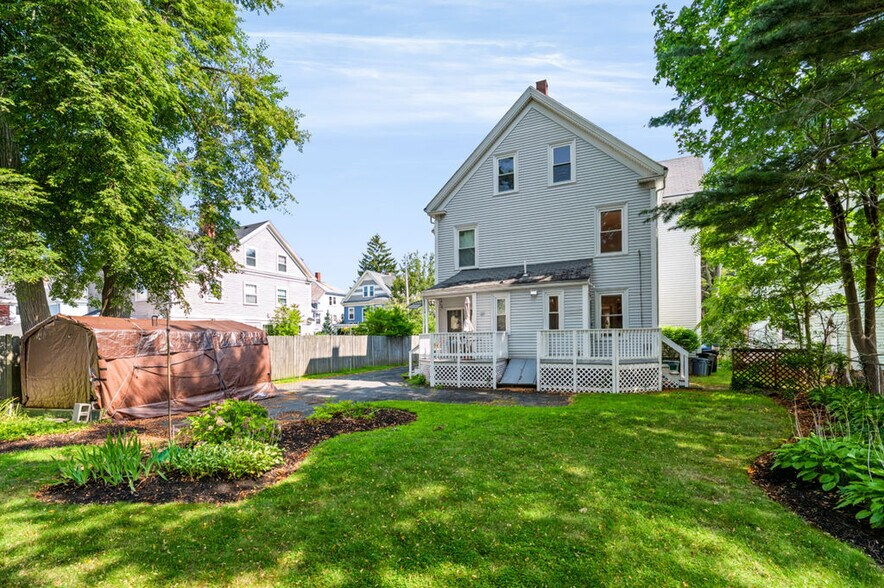 Building Photo - 37 Thorndike St