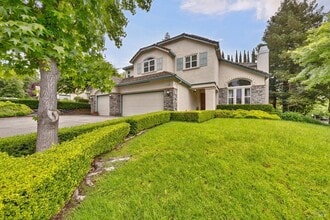 Building Photo - 3500 Crownridge Dr