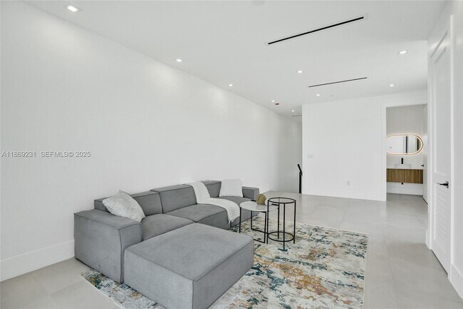 Building Photo - 1825 NE 26th Ave