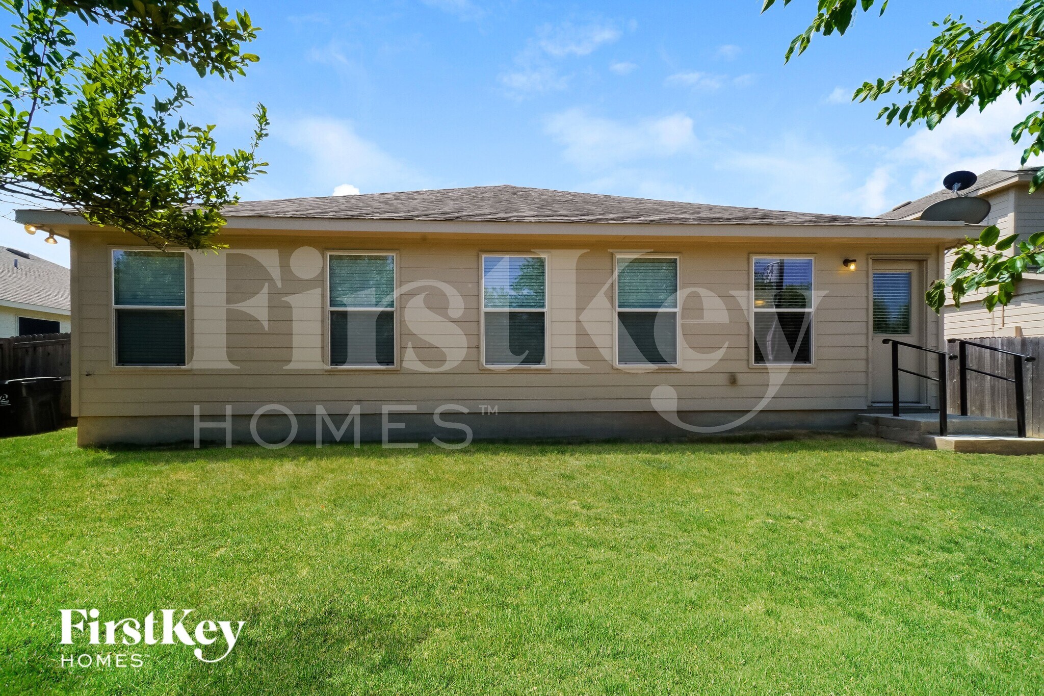 Building Photo - 8027 Saratoga Kln