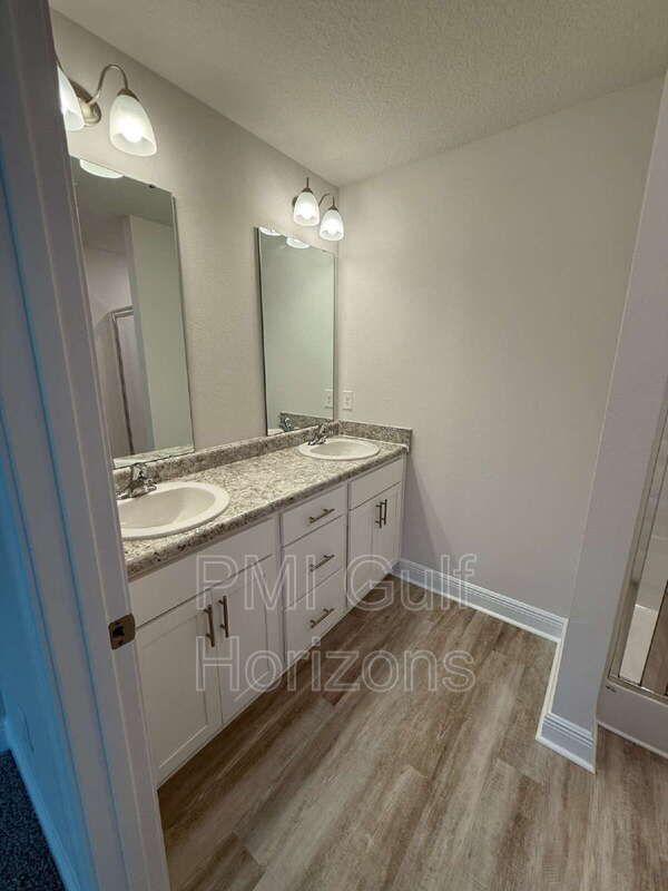 Building Photo - 710-E Giese Ln