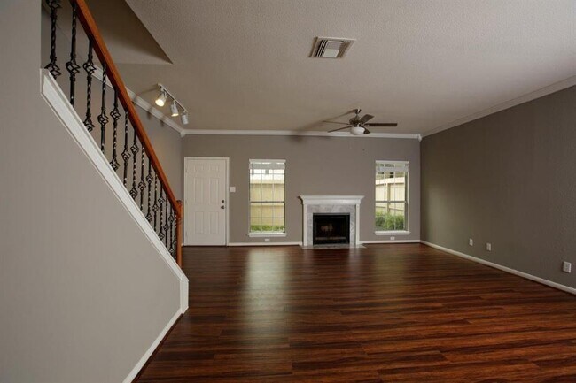 Building Photo - 2824 Holly Hall St