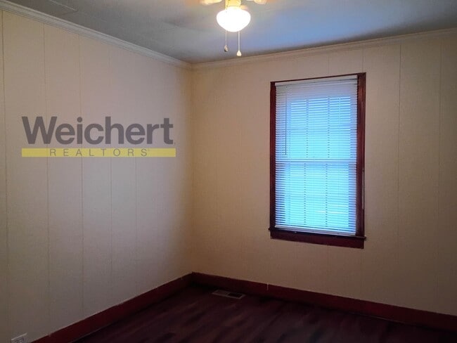 Building Photo - Charming 2BR/1BA Home with Spacious Backyard