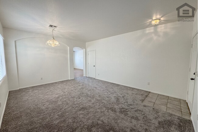 Building Photo - 4Bed/2Bath House in El Mirage! Ready for Immediate Move-In!