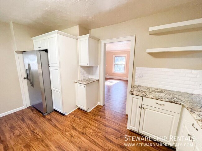 Building Photo - 2334 Augusta St