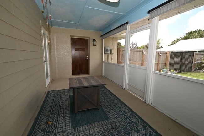 Building Photo - 985 Quail Run