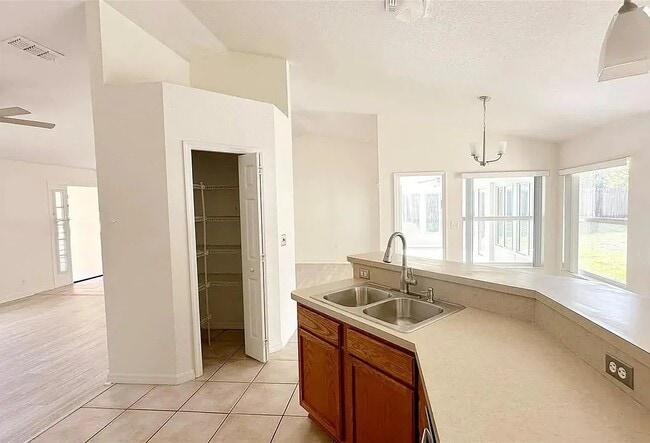 Building Photo - 826 Berry Hill Cir