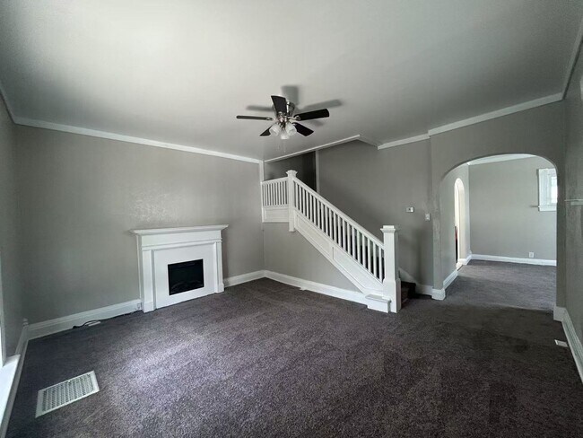 Building Photo - 212 Maple St