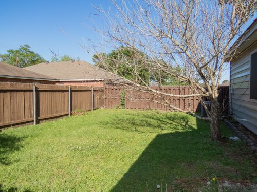 Building Photo - 617 E School St