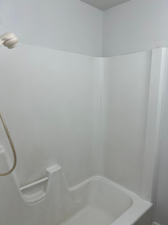 Building Photo - Beautiful 3 bedroom 2 bath house in Eugene!  $500 OFF YOUR FIRST MONTH'S RENT!