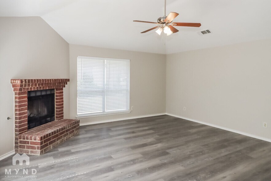 Building Photo - 4961 Briar Oaks Ln