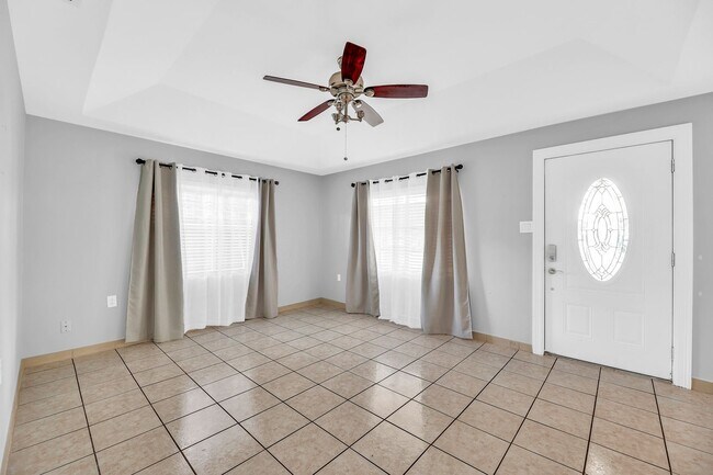 Building Photo - SPACIOUS! LOCATION!