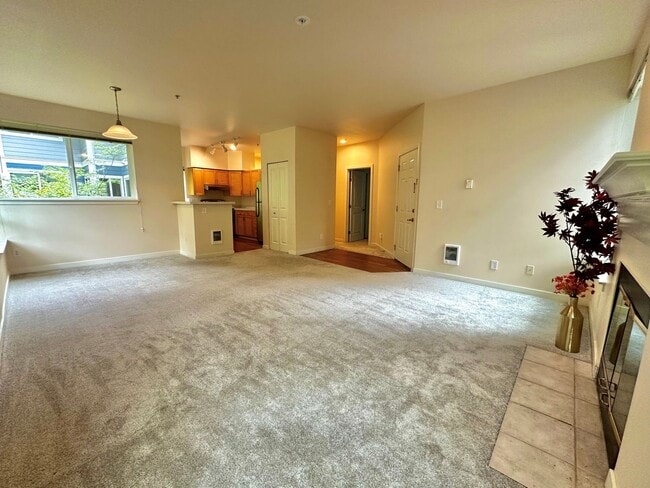 Building Photo - Beautiful 2BR|2BA with Washer and Dryer, T...