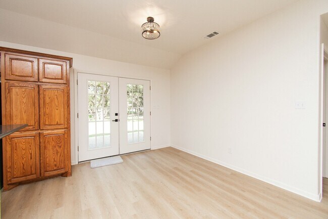 Building Photo - 2 Willow Ct