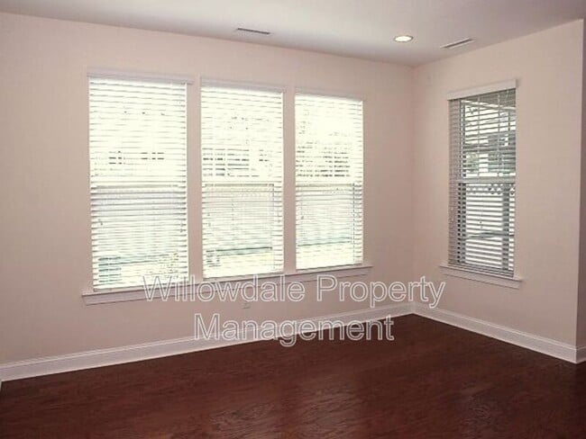 Building Photo - 1064 Midvale Ave