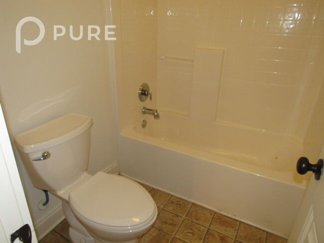 Building Photo - 182 Little John Cir