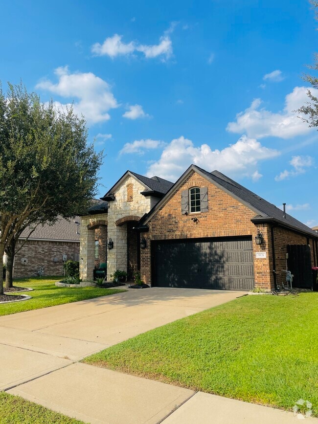 Building Photo - 8126 W Pine Creek Bnd