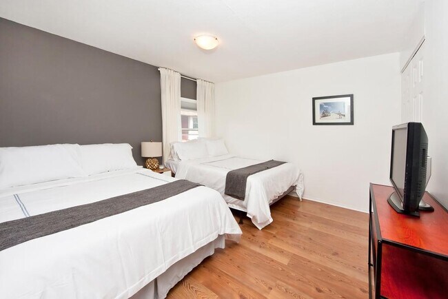 Building Photo - 1 Saddlewood Ct