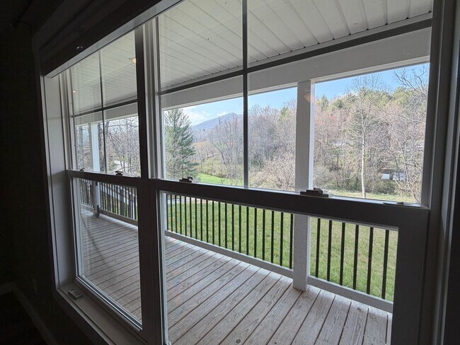 Building Photo - Leicester - Immaculate Three Bedroom with Huge Backyard