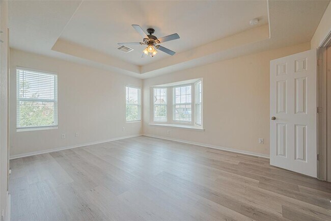 Building Photo - 18402 Each Elm Way