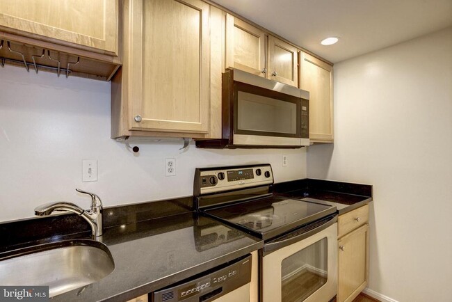 Building Photo - 1133 13th St NW