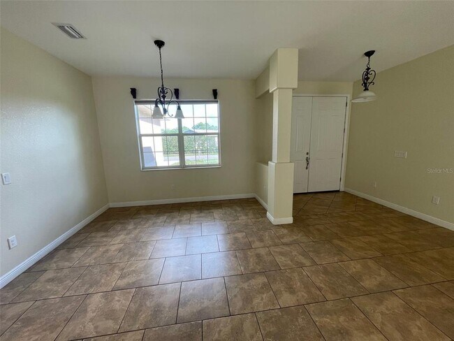 Building Photo - 497 MacArthur Dr