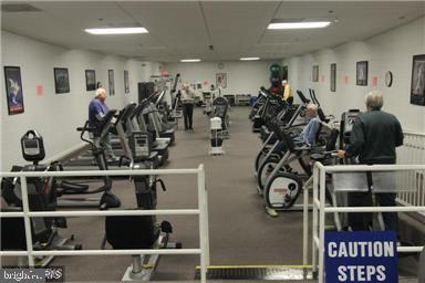 Building Photo - 15101 Interlachen Dr