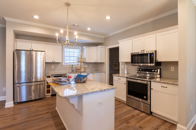 Building Photo - 154 Anneswood Rd