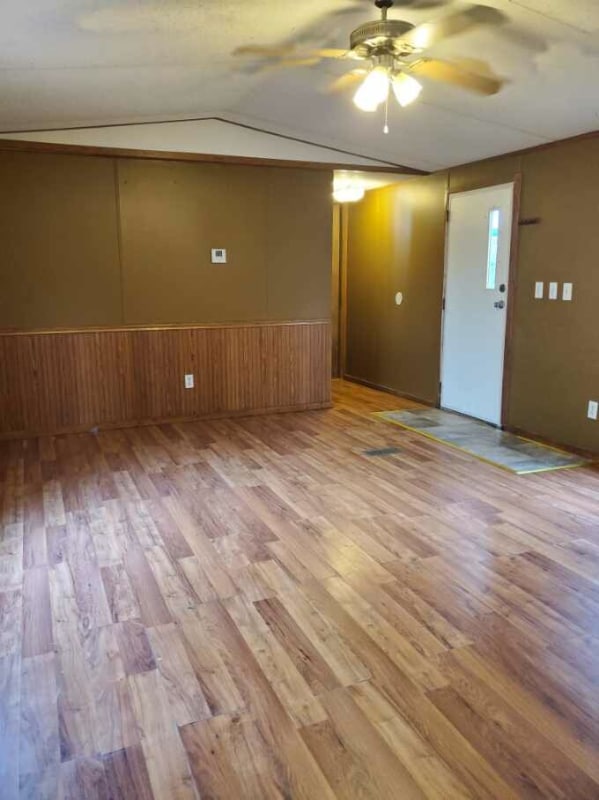 Building Photo - 415 Mooney St