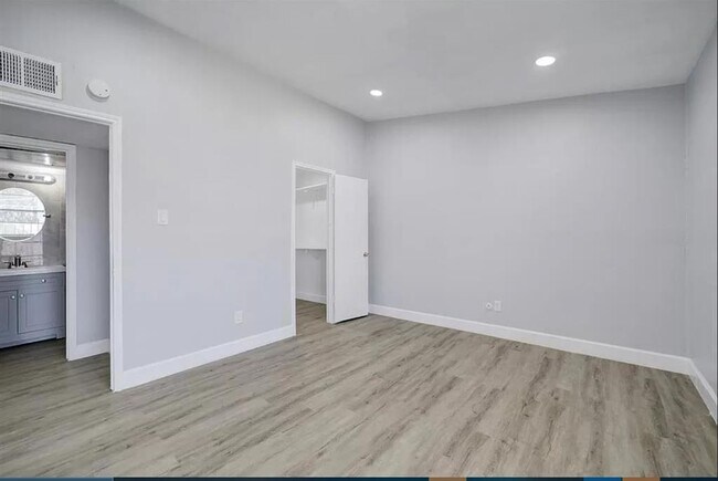 Building Photo - 9550 Deering Dr