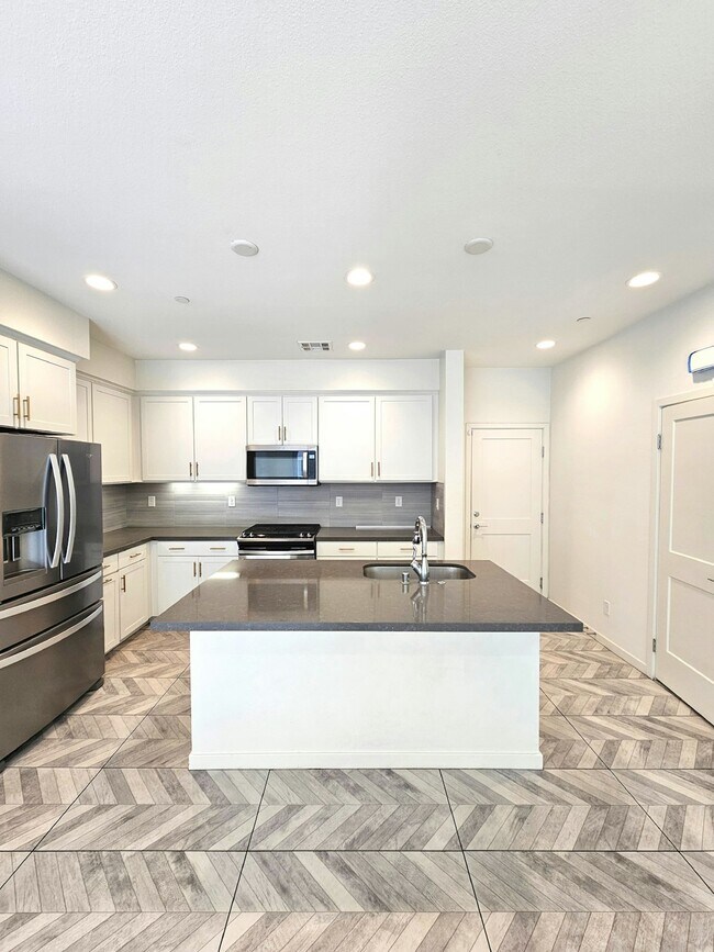 Building Photo - 1969 Cottage Dr