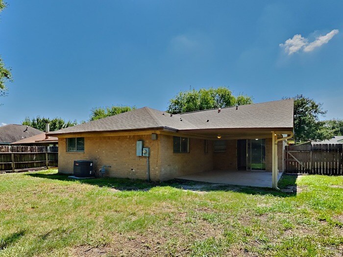 Building Photo - 5121 Parsley Ave