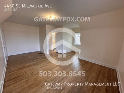 Building Photo - 4450 SE Milwaukie Ave