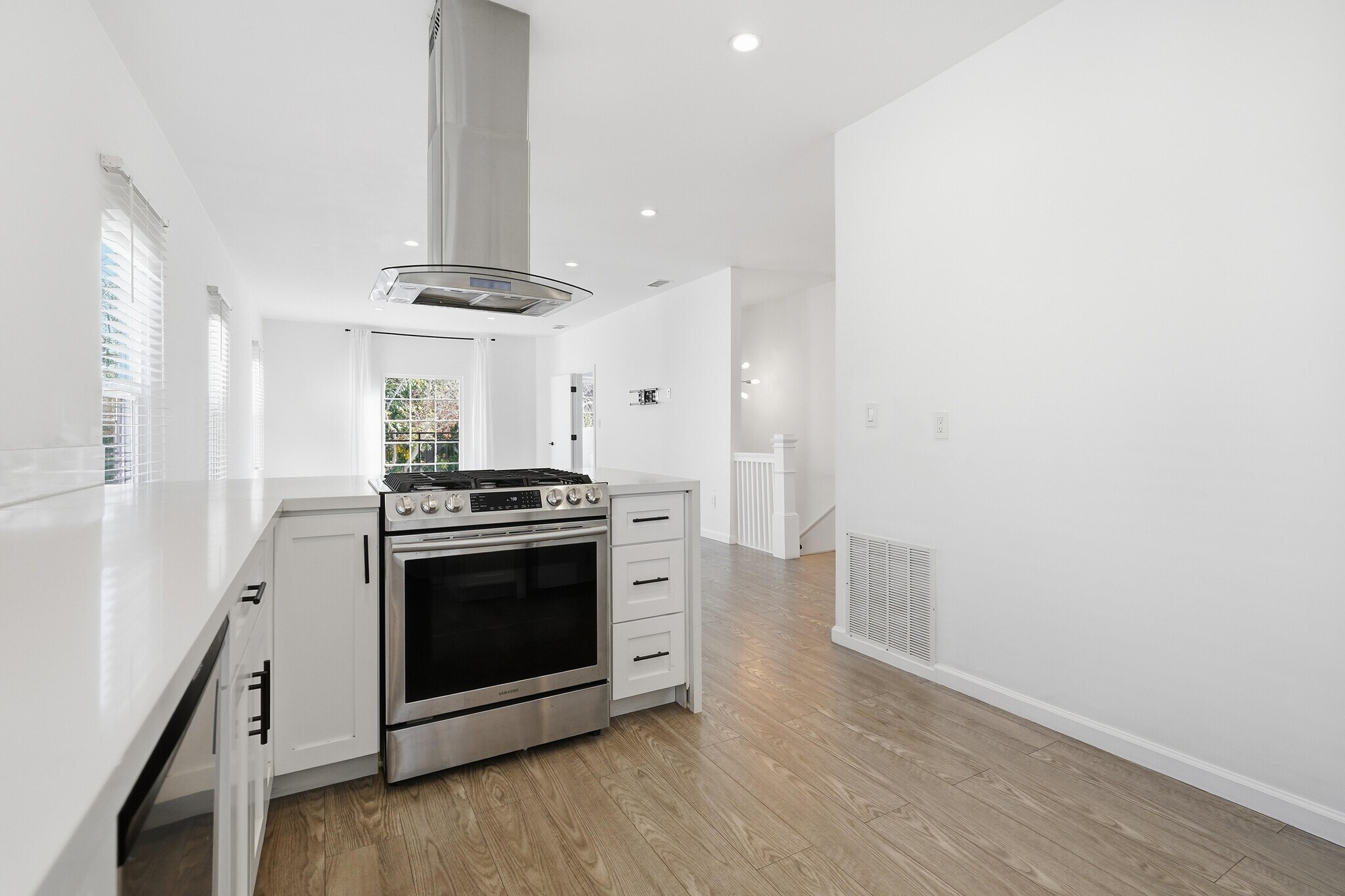 Building Photo - 455 S Rexford Dr