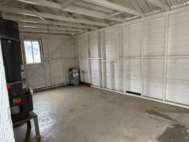 Building Photo - 1519 Main St