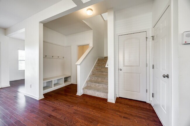 Building Photo - 826 Summerlake Dr