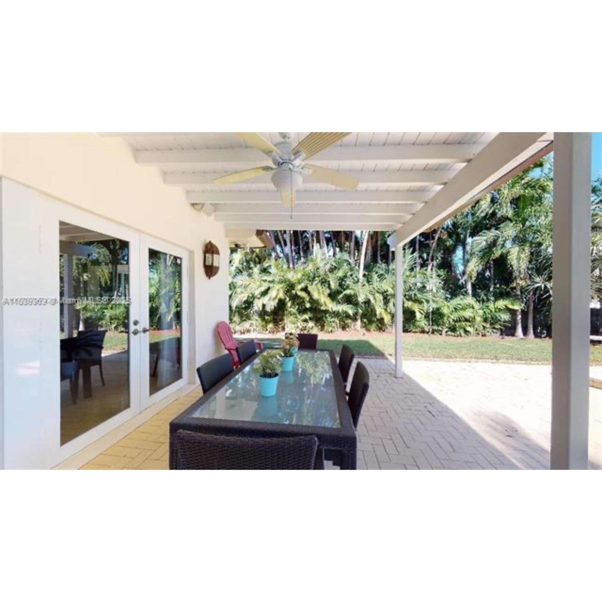 Building Photo - 6015 Pine Tree Dr