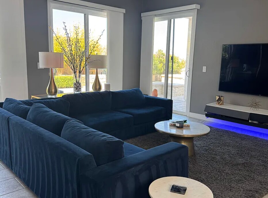 Building Photo - 217 Cromarty St