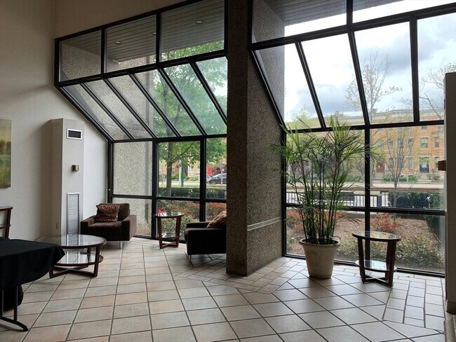 Building Photo - 1731 Beacon St