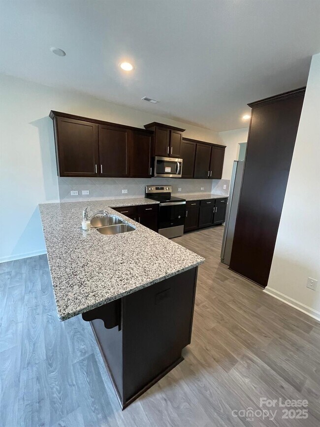 Building Photo - 809 Alexander Commons Dr