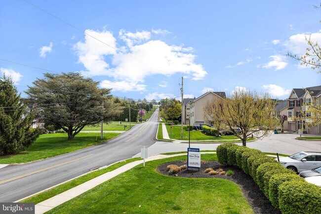 Building Photo - 8 Shady Tree Ct