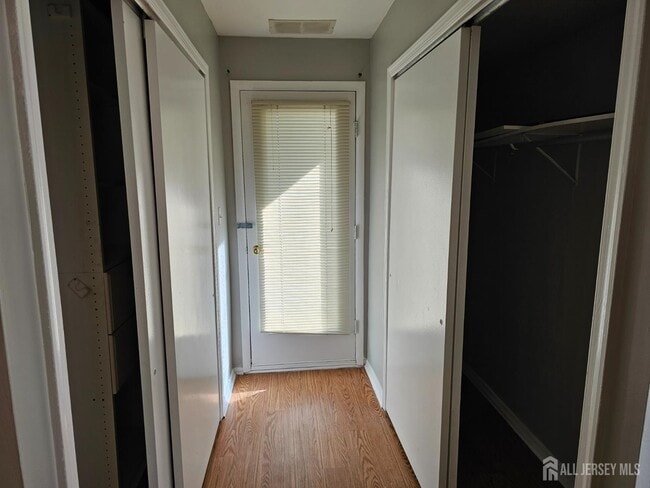 Building Photo - 1217 Aspen Dr