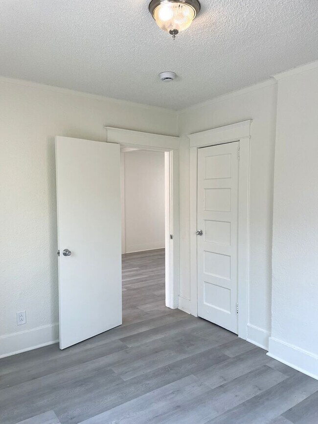 Building Photo - 469