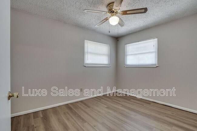 Building Photo - 1805 Melody Dr