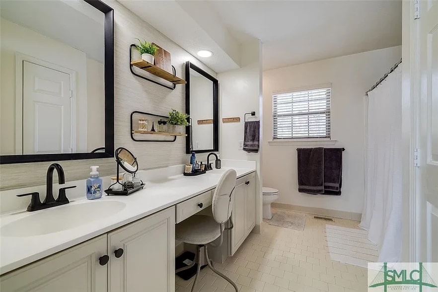 Building Photo - 165 Village Lake Dr