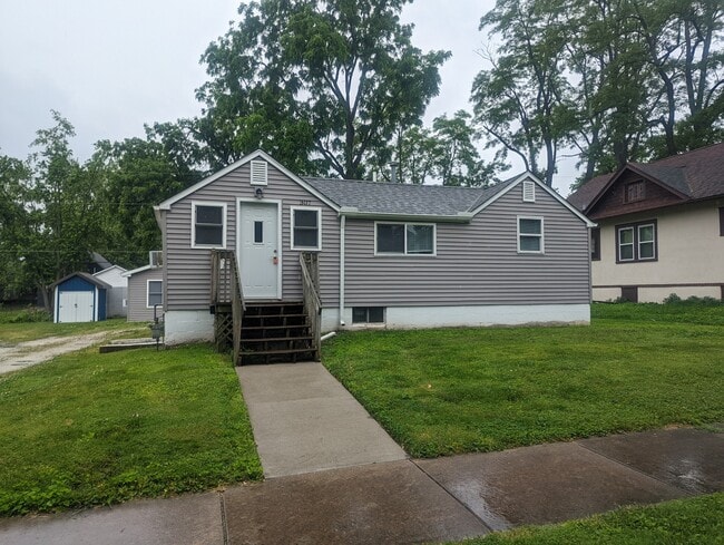Primary Photo - 307 W Ells Ave