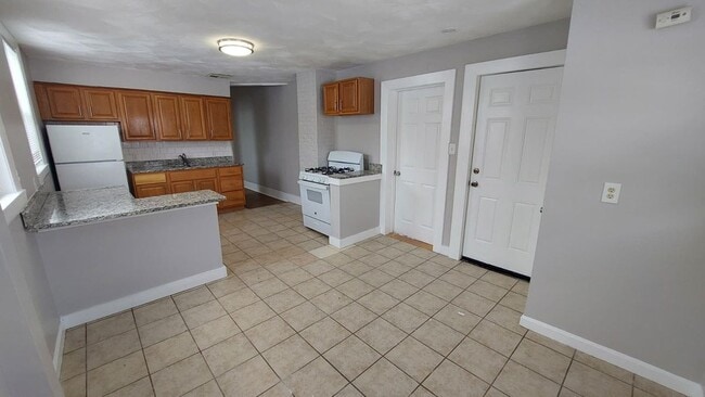 Building Photo - 41 Armandine St