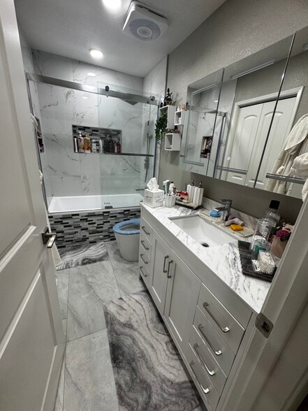 Building Photo - 2911 La Terrace Cir