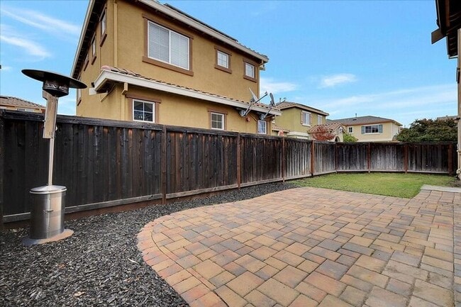 Building Photo - 566 Del Mar Cir