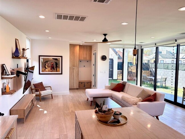 Building Photo - 1901 Hamilton Ave